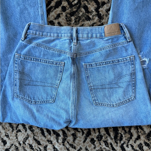 EUC American Eagle Ripped Highest Waist ‘90s Flare Jean in True Rinse Size 6 - Picture 8 of 11